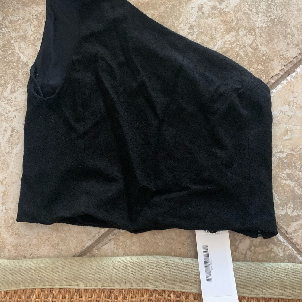 Alice + Olivia Elegant Black Garment Crop with side zipper